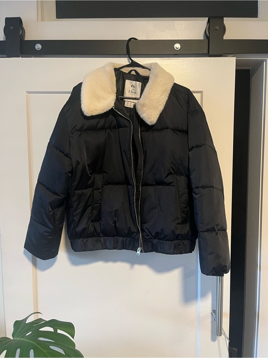 Abercrombie & Fitch Jackets & Blazers - Abercrombie & Fitch Black Puffer Jacket with Cream Faux Fur Collar
